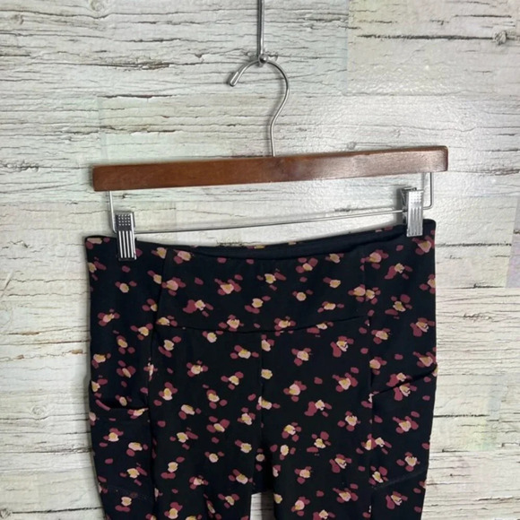 Cabi Printed Lean Legging #4142 Black Flower Burst size small - Picture 3 of 9